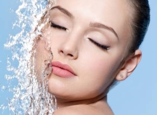 Купи любое антивозрастное средство Lierac и получи подарок от Центра здоровья кожи